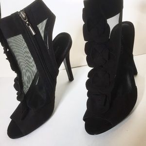 Nine & CO JJzonya mesh peep toe zip floral heel